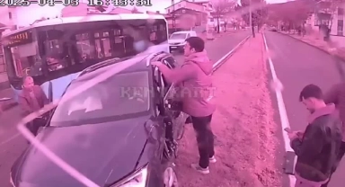Halk Otobüsü İle Otomobil Çarpıştı:3 Yaralı
