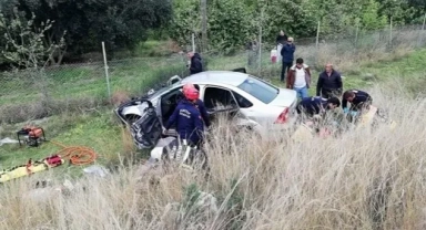 İki Otomobil Çarpıştı:1 Ölü,3 Yaralı