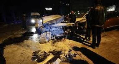 İki Otomobil Çarpıştı:4 Yaralı