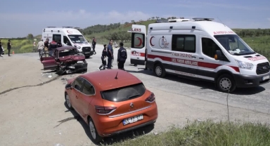 İki Otomobil Çarpıştı:4 Yaralı