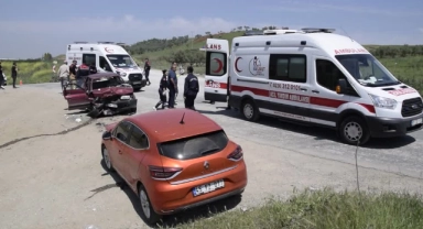 İki Otomobil Çarpıştı:4 Yaralı