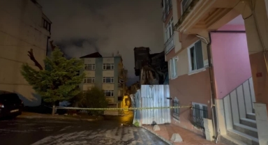 İstanbul'da Sağanak Yağış Ve Fırtına Hayatı Felç Etti