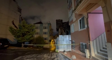 İstanbul'da Sağanak Yağış Ve Fırtına Hayatı Felç Etti