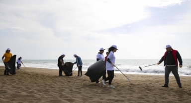 Mersin'de Sahil Bandında 580 Kilogram Atık Toplandı