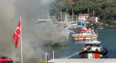 Motor Yatlar Ve Yelkenli Alevlere Teslim Oldu