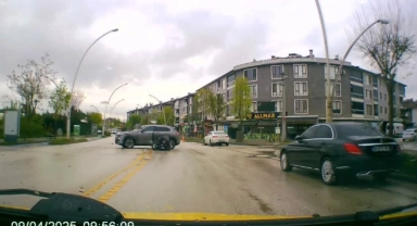Motosiklet İle Cip Çarpıştı:1 Yaralı
