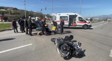 Motosiklet İle Hafif Ticari Araç Çarpıştı:1 Yaralı