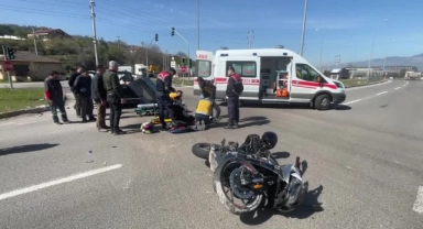 Motosiklet İle Hafif Ticari Araç Çarpıştı:1 Yaralı