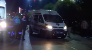 Motosikletli Refüjdeki Direğe Çarptı:1 Ölü,1 Yaralı