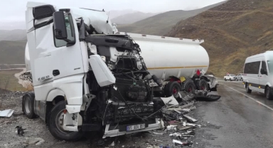 Otobüs İle Yakıt Tankeri Çarpıştı:8 Yaralı