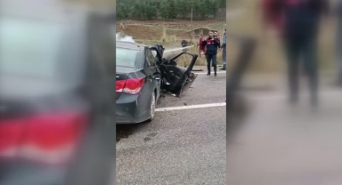 Otomobil İle Hafif Ticari Araç Çarpıştı:2 Ölü,2 Yaralı