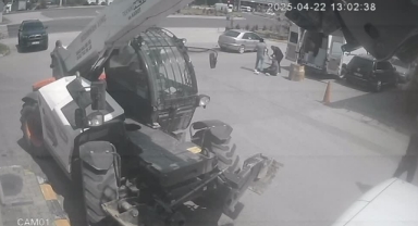 Otomobil İle Hafif Ticari Araç Çarpıştı:7 Yaralı
