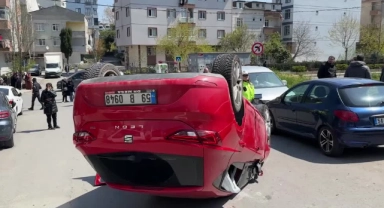 Otomobil İle Motosiklet Çarpıştı:3 Yaralı