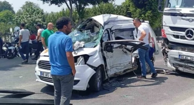 Otomobil İle Tır Çarpıştı:1 Ölü,2 Yaralı