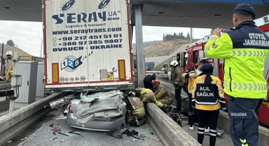 Otomobil Tıra Arkadan Çarptı:4 Ölü