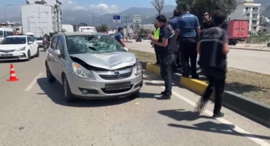 Otomobil Yayalara Çarptı:1 Ölü,1 Yaralı