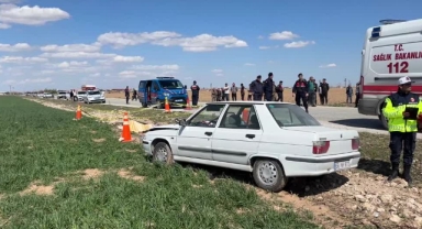 Otomobil Yayalara Çarptı:1 Ölü,1 Yaralı