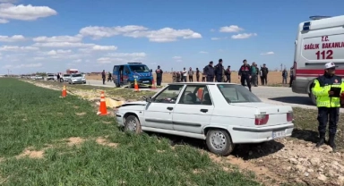 Otomobil Yayalara Çarptı:1 Ölü,1 Yaralı