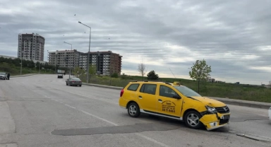 Taksi İle Otomobil Çarpıştı:1 Yaralı