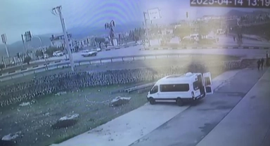 Tır İle Otomobil Çarpıştı:2 Ölü