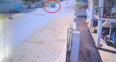 Top Oynayan Çocuğa Otomobil Çarptı