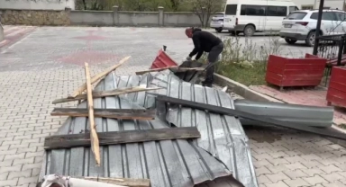 Van'da Şiddetli Rüzgar Hayatı Olumsuz Etkiledi
