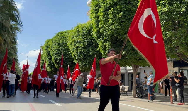 Adana'da 19 Mayıs Atatürk'ü Anma, Gençlik ve Spor Bayramı Kutlandı