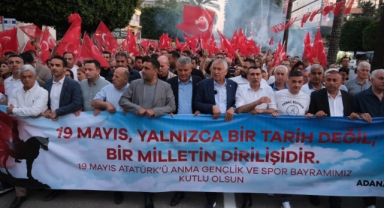 Adanalılar 19 Mayıs'ı Coşkuyla Kutladı
