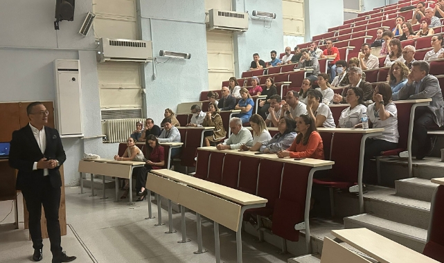 "Atatürk ve Liderlik" Konferansına Yoğun Katılım