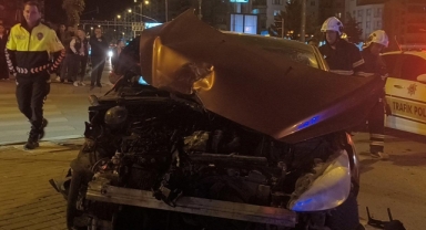 Çaldığı 2 Araç İle 7 Araca Çarpıp 5 Kişiyi Yaraladı