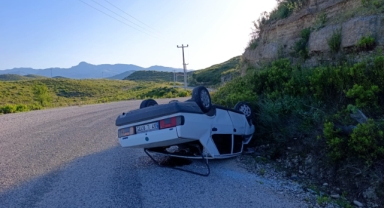 Otomobil Devrildi:3 Yaralı