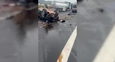 Otomobil Tıra Arkadan Çarptı:2 Yaralı