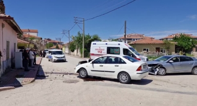 Otomobiller Çarpıştı:7 Yaralı