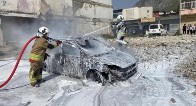 Park Halindeki Otomobil Yandı