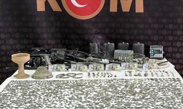 Tarihi Eser Niteliğinde Sikke ve Objeler Ele Geçirildi