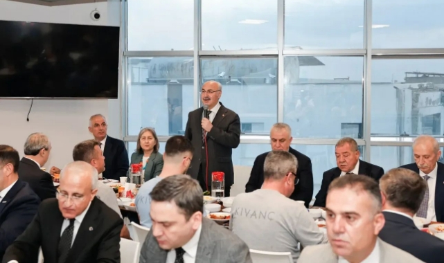Vali Köşger Emekçilerle Aynı Sofrada