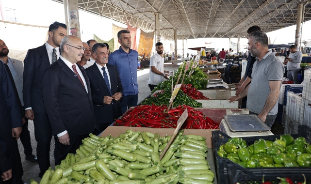 Vali Köşger, Şakirpaşa Semt Pazarı’nda Pazarcı Esnafıyla Bir Araya Geldi