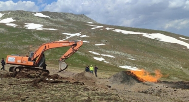 Yıldırım İsabet Eden Doğal Gaz Boru Hattında Yangın