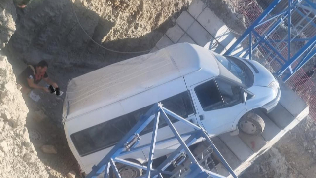 Kontrolden Çıktı, Beton Bloka Çarptı