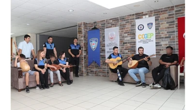 Polislerin Desteğiyle Bağlama Çalmayı Öğrenecekler