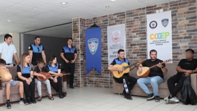 Polislerin Desteğiyle Bağlama Çalmayı Öğrenecekler
