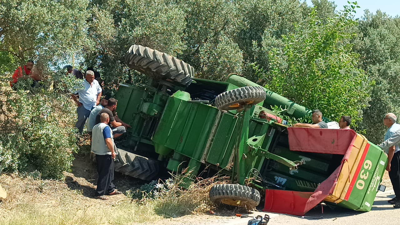 Biçerdöver Devrildi,Sürücü Yaralandı