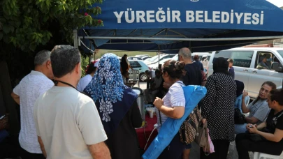 Yüreğir Belediyesi'nden YKS’ye giren öğrenci ve aileleri için ikram çadırı