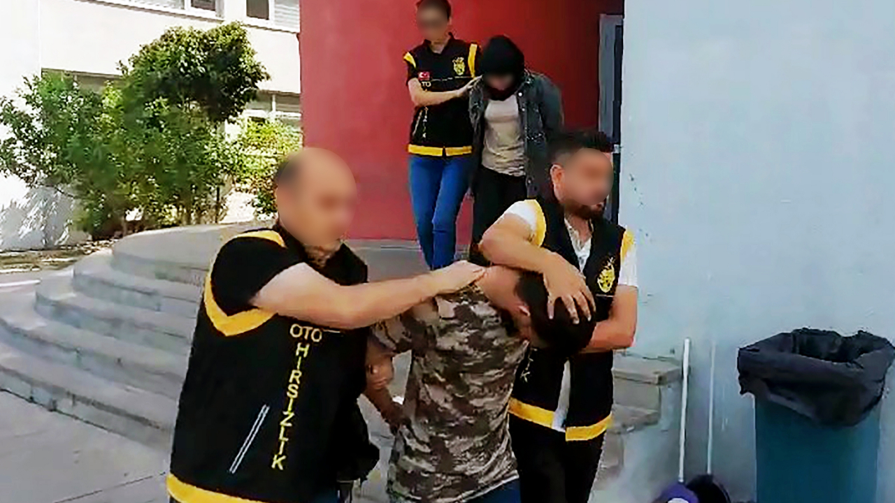 Kız Arkadaşı Gözcülük Yaptı, Kendisi Çaldı!