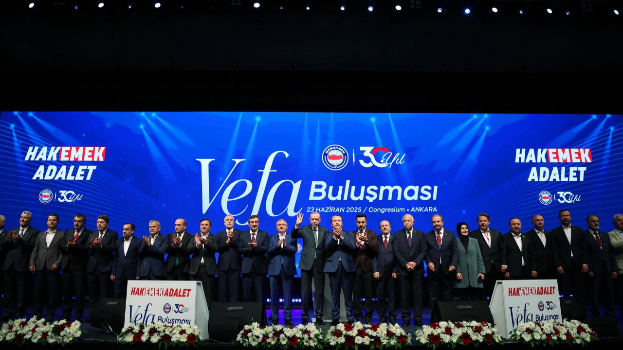 Vefayla Yoğrulmuş Bir Mücadele: Memur-Sen 30 Yaşında