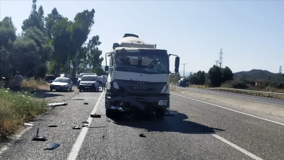 Yolcu Minibüsüne Arkadan Çarptı:1 Ölü,12 Yaralı