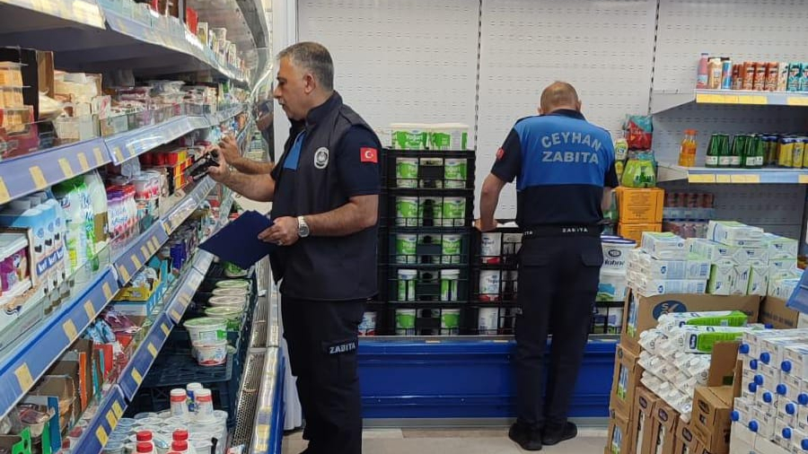 Ceyhan Belediyesi’nden Zincir Marketlerde Gıda Güvenliği Denetimi
