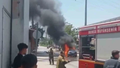 Aşırı Sıcak Seyir Halindeki Otomobili Yaktı