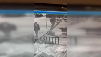 Seyyar Merdivenle Hırsızlık! Kameralara Yakalandılar