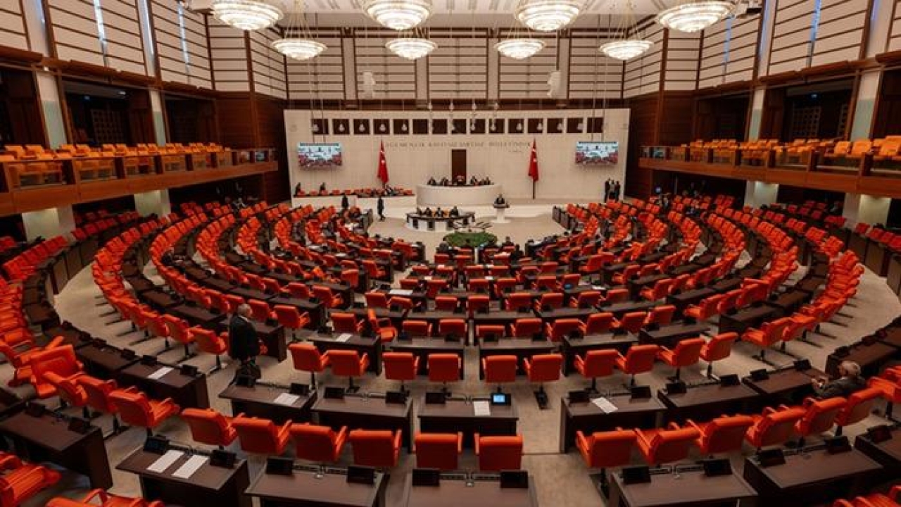 AK Parti'nin Önerisi Kabul Edildi!Çalışma Süresi 1 Ay Uzatıldı